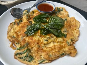 Pazılı & Kırmızı Soğanlı Köy Usulü Omlet