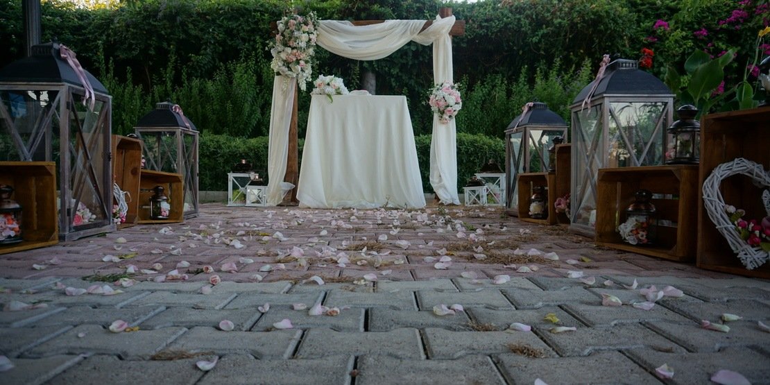 Для свадьбы в деревенском стиле в Анталии свяжитесь с нами