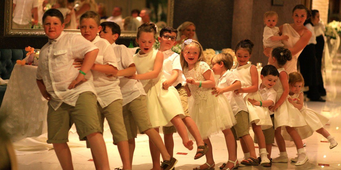 Наша фирма для детей на свадьбе в Анталии всегда готовит подарки