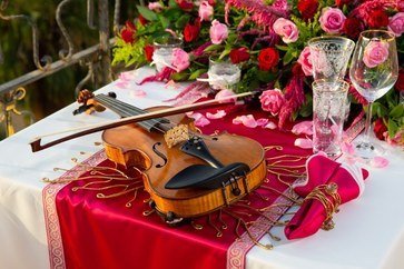 2Дизайн уженного стола для предложения руки и сердца в Турции