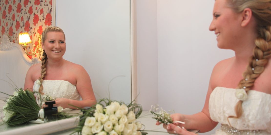 Spezielles Zubehör für geflochtenes modernes Brötchen-Brauthaar