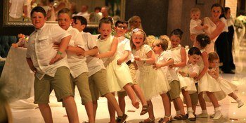 Unsere Firma bereitet Spiele für Kinder bei Hochzeiten vor