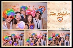 Zengin aksesuar çeşitleri ile geç kameranın önüne. Harika bir anıyı koy cebine.