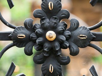 Bahçe Kapılarında Ferforje Şıklığı Ve Meskene Kattığı Değer