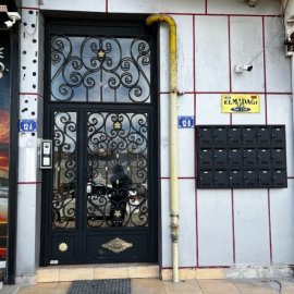 kod 121 apartman ve bina giriş kapıları