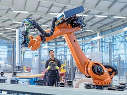 Endüstriyel robotlar nasıl programlanır?