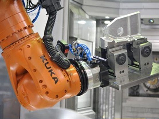 İlaç Endüstrisinde Endüstriyel Robotların Rolü