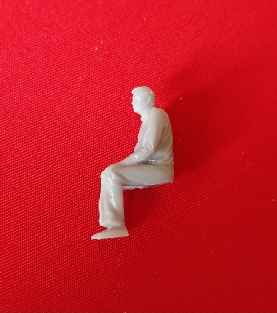 IF22 OTURAN ERKEK 1:50 ÖLÇEKLİ