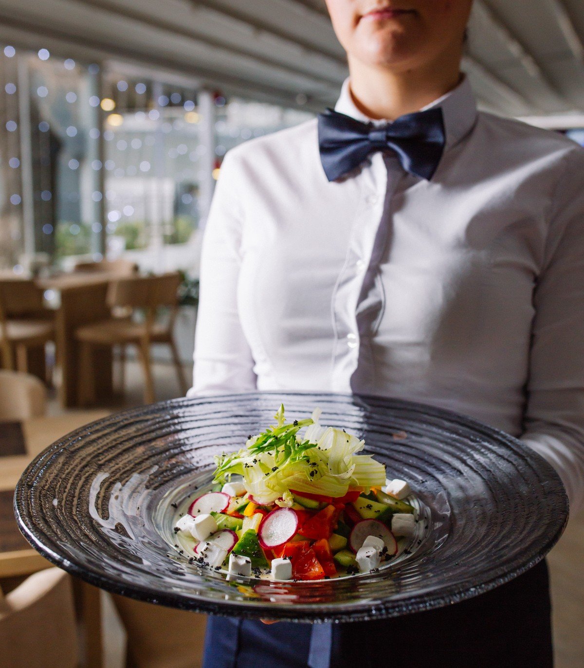 servant-with-black-plate-mixed-ingredient-salad