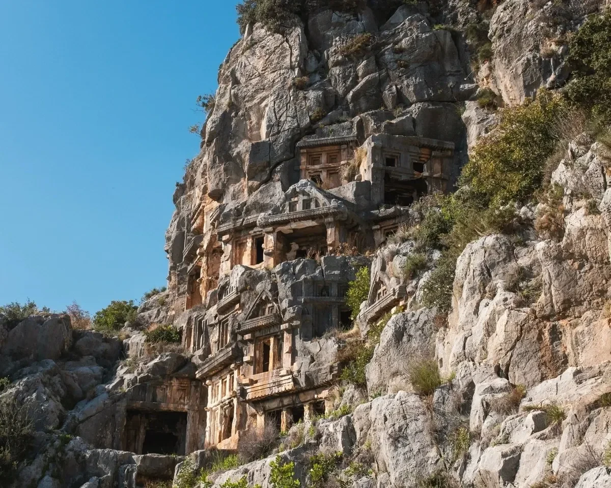 Antalya gezi blogu: Myra antik kentinin kaya mezarları Antalya gezi blogu: Myra antik kentinin kaya mezarları