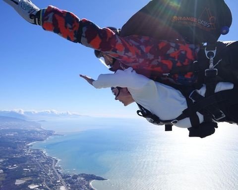 Skydiving Tour Program