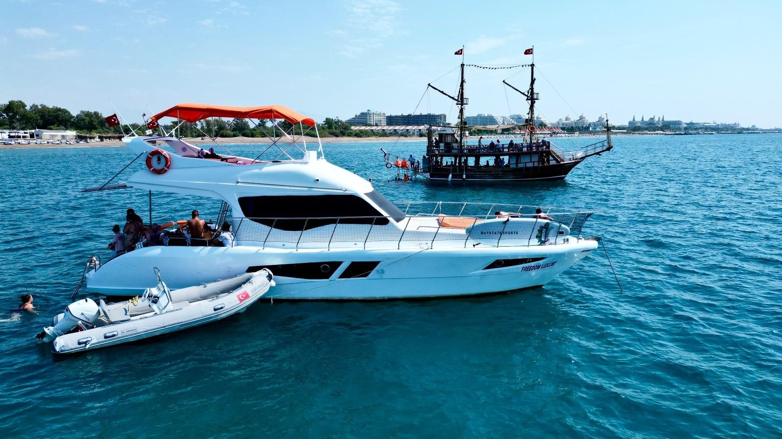 Luxury Boat Tour & Trips 4
