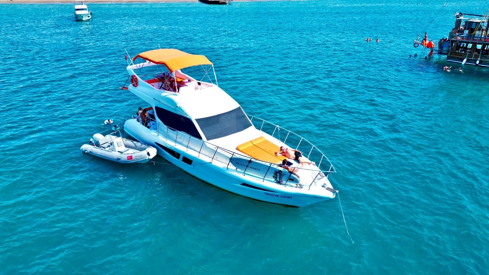 Luxury Boat Tour & Trips 3