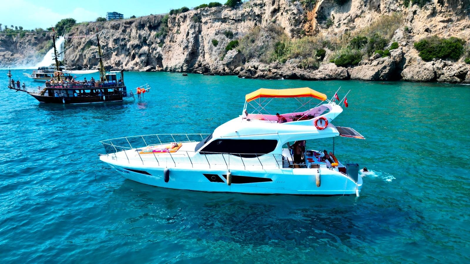 Luxury Boat Tour & Trips 2