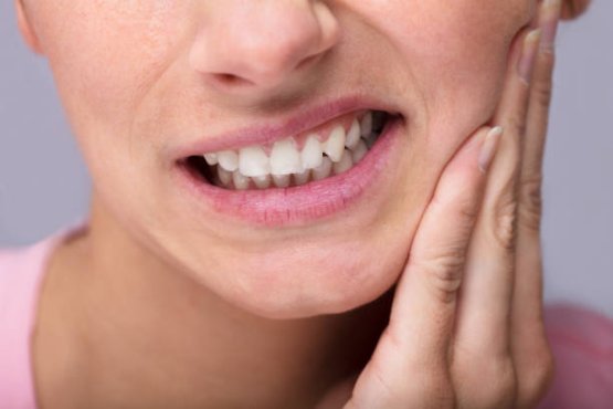 What is tooth sensitivity and how is it treated?