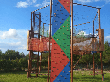 Firefly_Gemini Flash_Remove The Fence, Remove The Building, Make