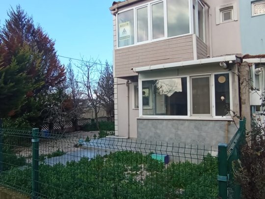 Nilüfer Sitesinde Bahçeli Triplex Villa