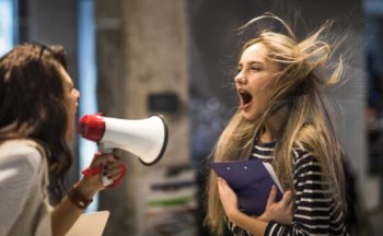 KRALİÇE ARI SENDROMU (PEMBE TACİZ)