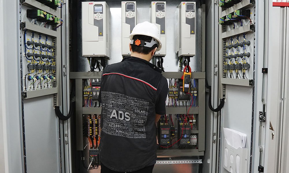 ELEKTRİK PANOLARINDA İŞ GÜVENLİĞİ