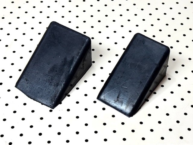 Rulo-Tutucu-Ucgen-Stoper-Plastik