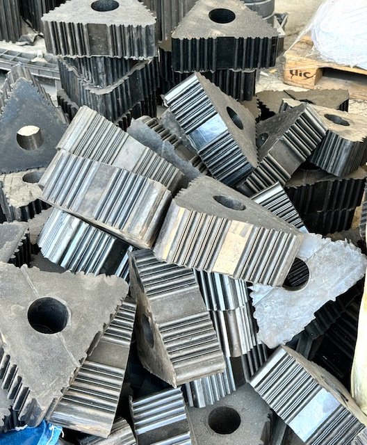 Ucgen-Lastik-Takoz-Kaucuk-Plastik