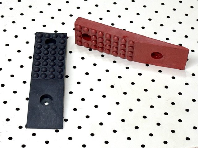 ucgen-Takoz-Kaucuk-Noktali