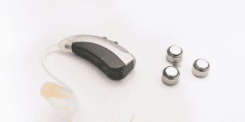 İşitme Cihazı Pilleri: Türleri, Ömrü ve Doğru Kullanım İpuçları