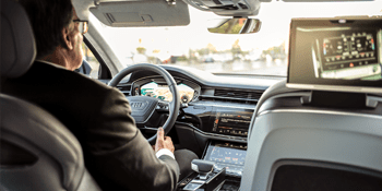 İşitme Cihazı Kullanıcıları İçin Ehliyet Alma Şartları ve Süreci