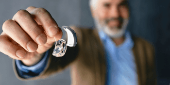 İşitme Cihazlarında Kulak Kalıbı: Önemi, Seçimi ve Faydaları