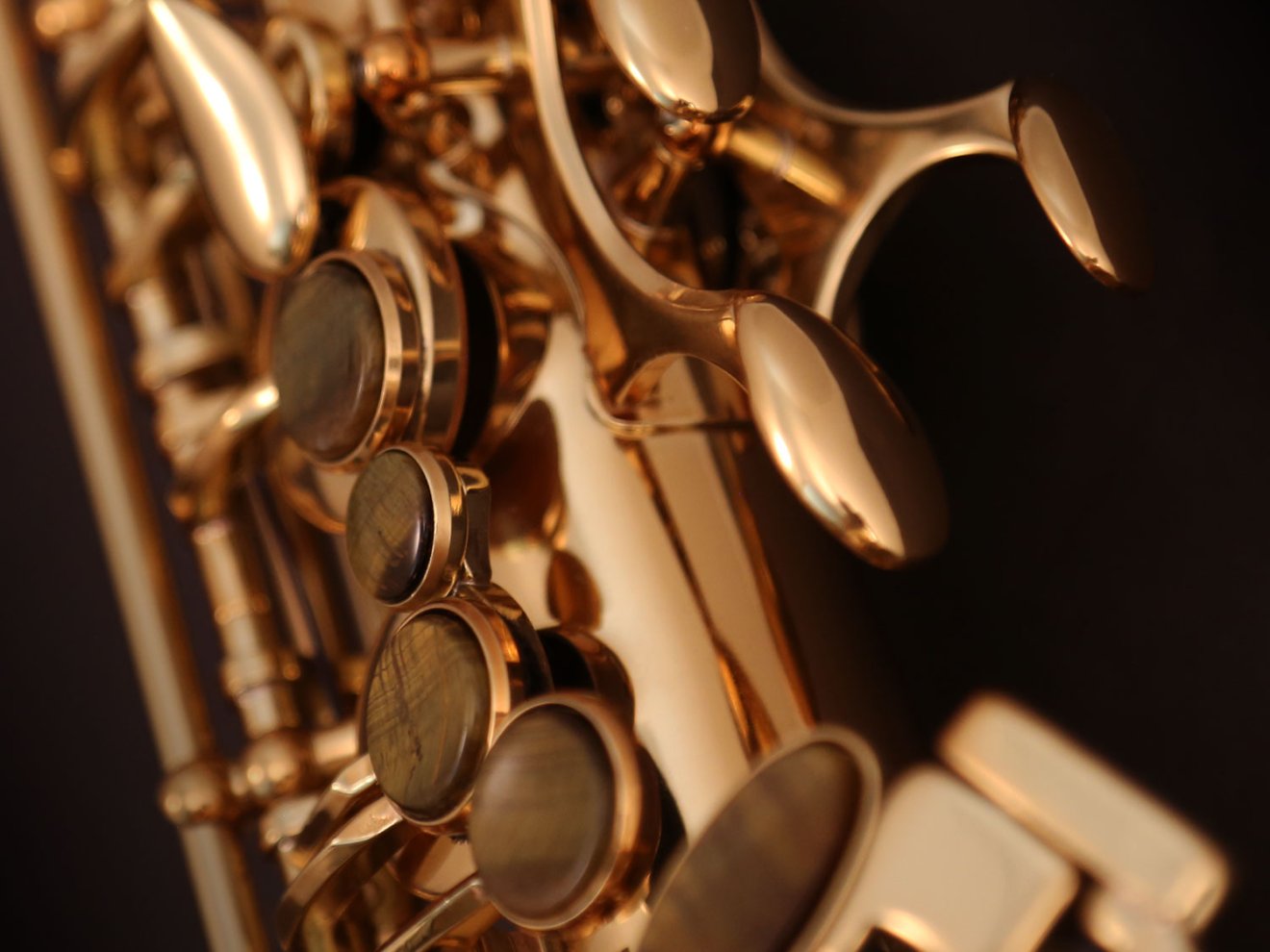 Saksafon askısının kullanımı