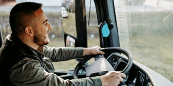 İşitme cihazı kullananlar ehliyet alabilir mi?