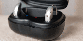 Şarjlı mı Pilli mi? İşitme Cihazı Seçerken Nelere Dikkat Etmeli?