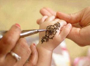 Geçici dövme zarar verebilir