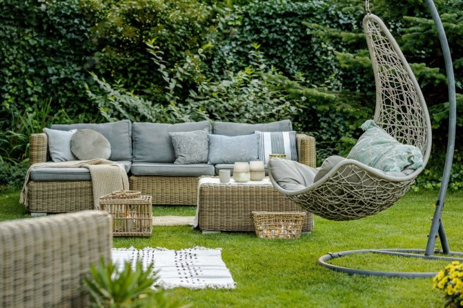 comfortable-wicker-garden-furniture-with-grey-pill-202