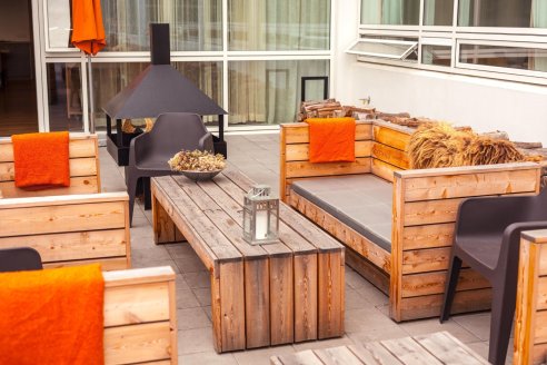 outdoor-restaurant-terrace-with-wooden-furniture-2023-