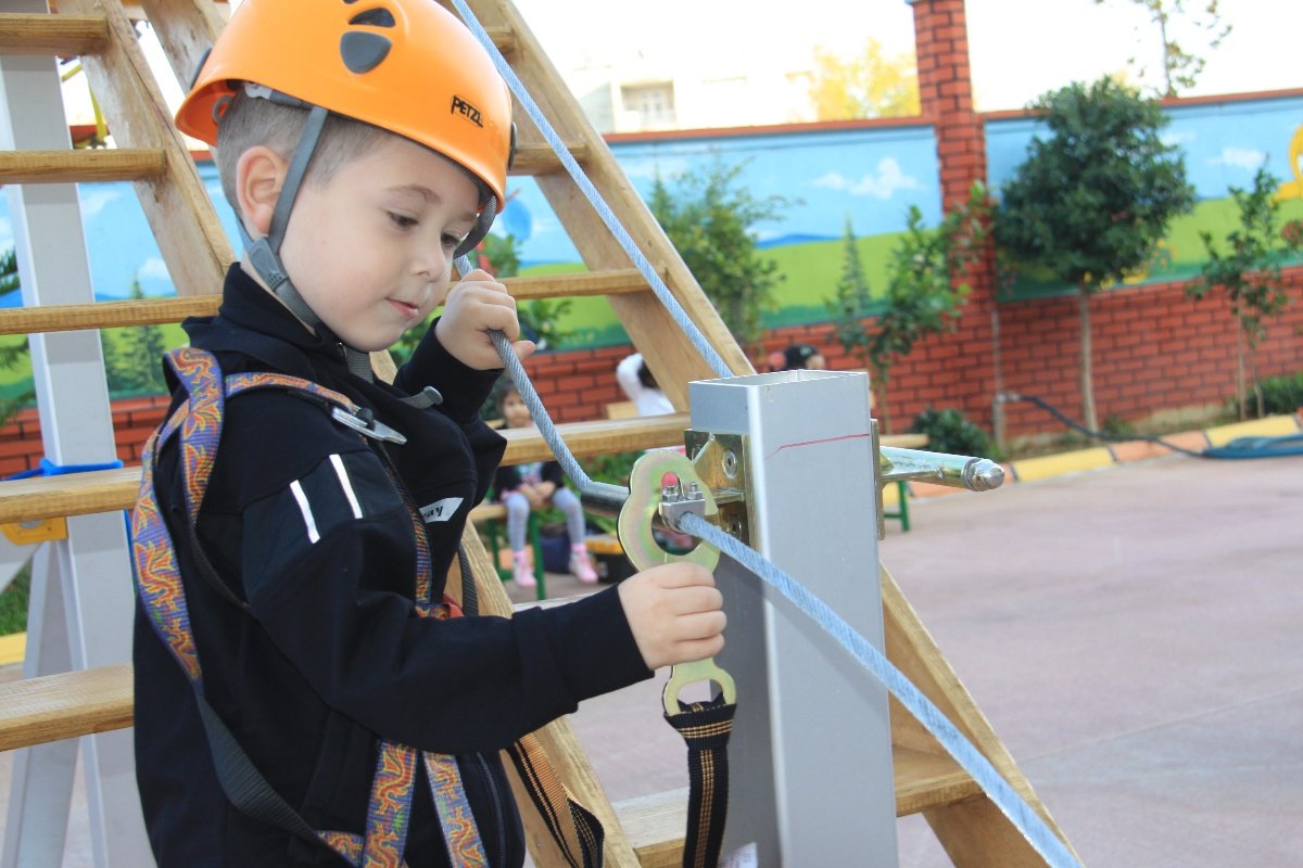 Mobile Adventure Cube