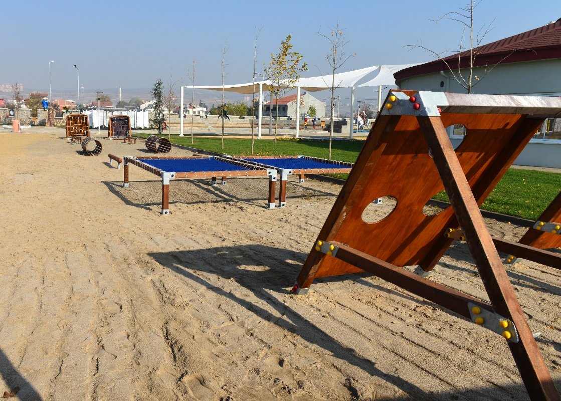 Mobile Survivor Trails