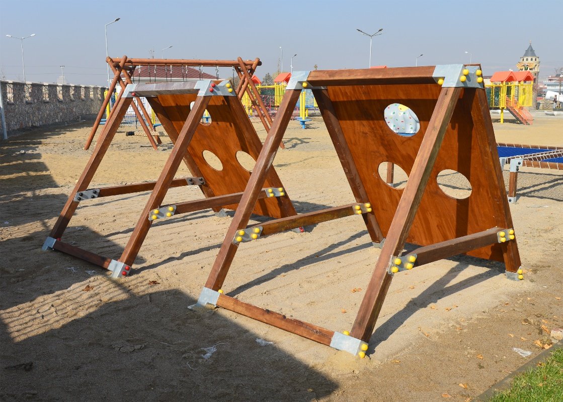 Mobile Survivor Trails