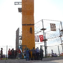 Plywood Tırmanma Duvarı