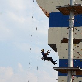 Plywood Tırmanma Duvarı