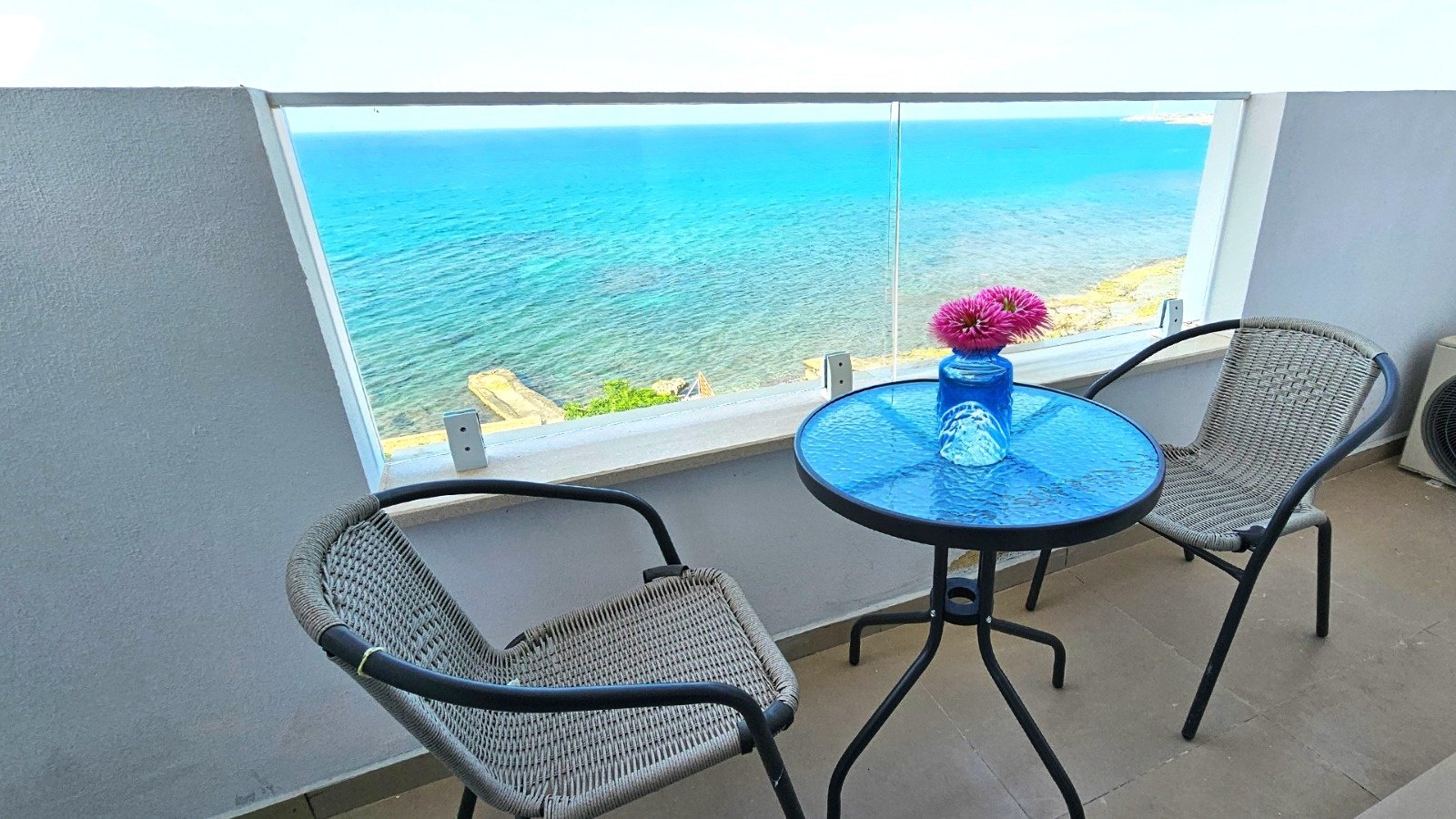 Girne Teraslı Oda