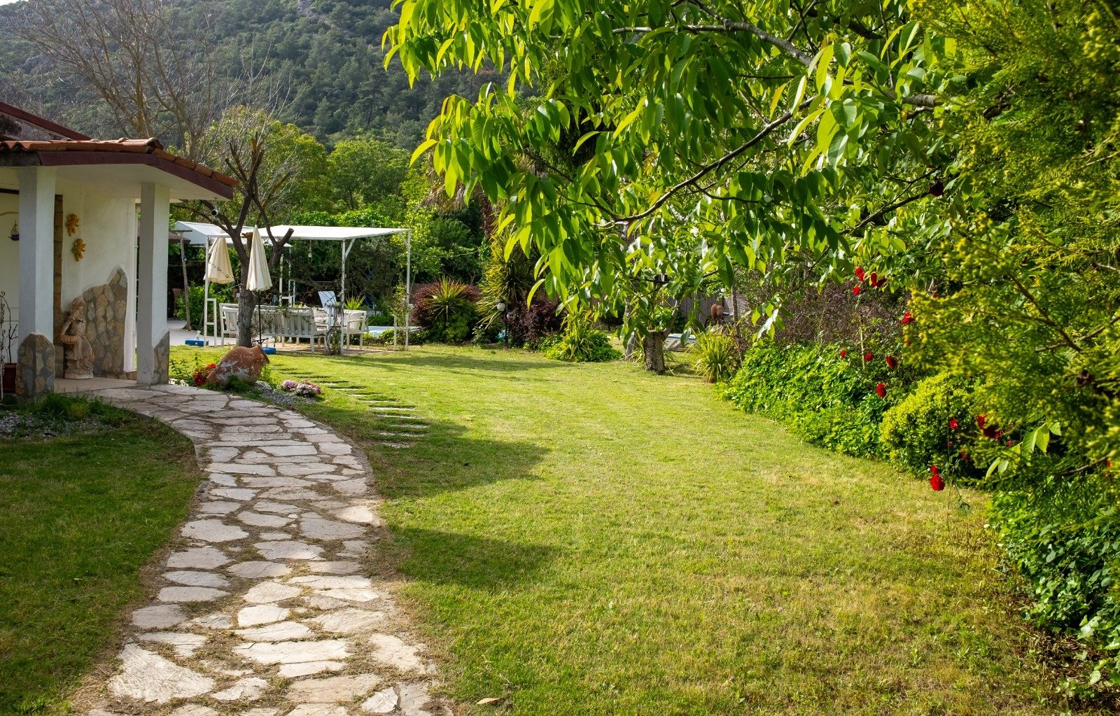 Kuşadası, Kirazlı Müstakil Çiftlik Ev