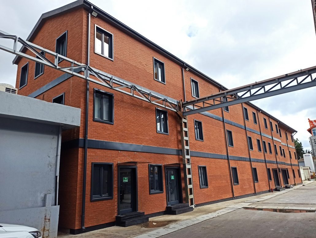 Bürogebäude Referenz (950 m²) – Stahlbau Projekt von Dream Houses