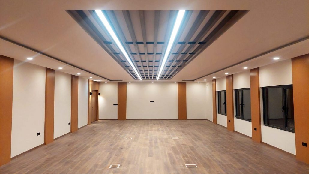 Bürogebäude Referenz (750 m²) – Stahlbau Projekt von Dream Houses