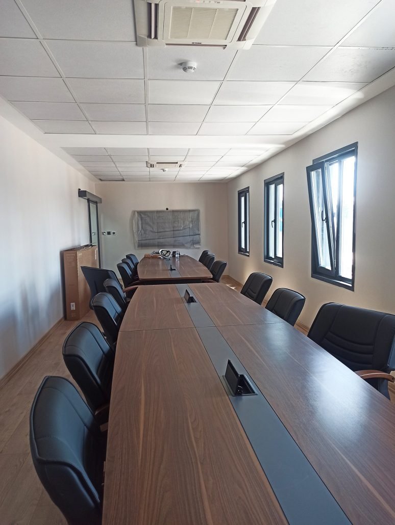 Bürogebäude Referenz (950 m²) – Stahlbau Projekt von Dream Houses