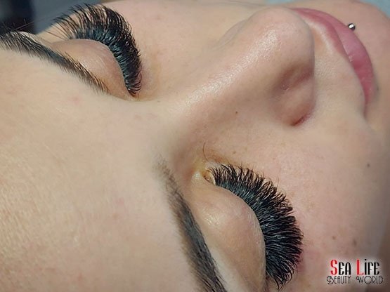 Yilbasi-Hazirligi-Ipek-Kirpik-Belirgin-Bakislar