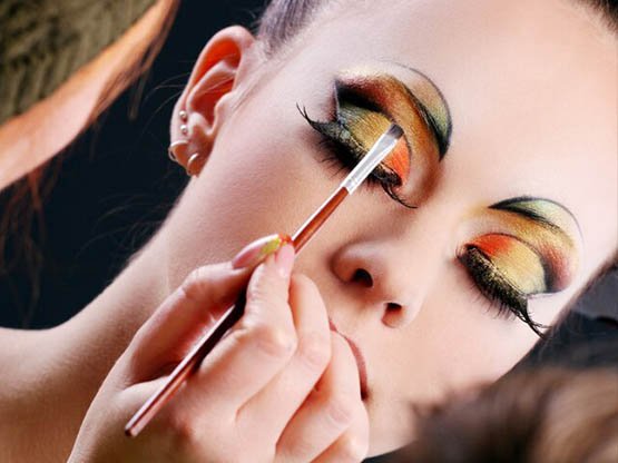 profesyonel makyaj 4 yandaki resim