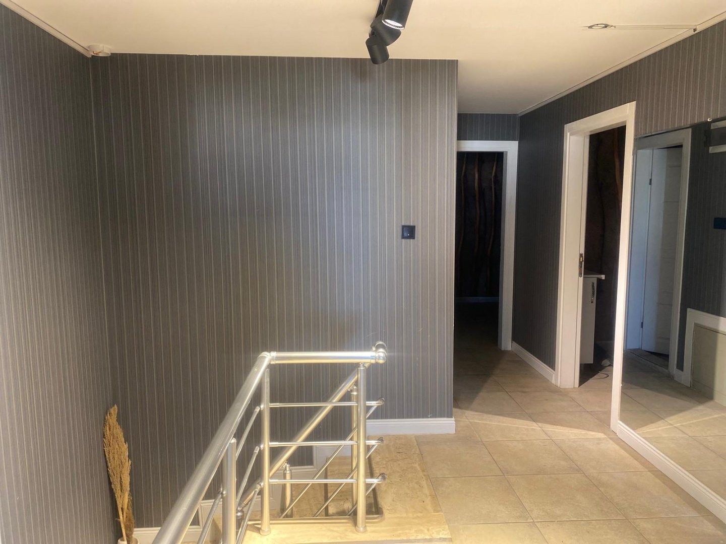 Ade0A4F9-90D2-4945-Be3A-B3886Cefa322