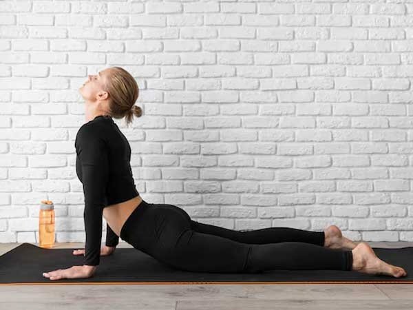 Skolyoz-Icin-Yoga-Programi-Nasil-Olmali