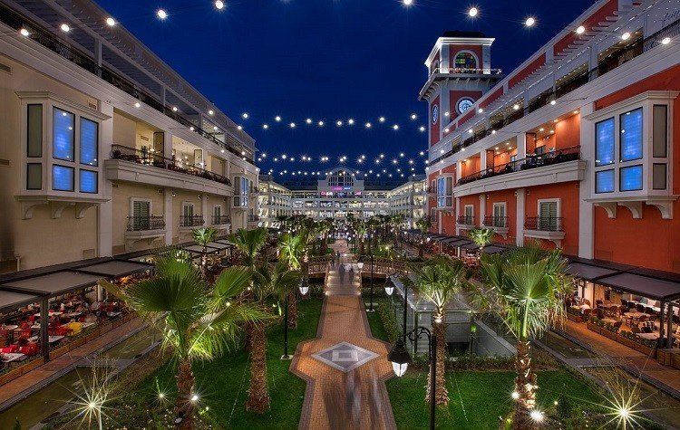 Mavibahçe Alışveriş Merkezi